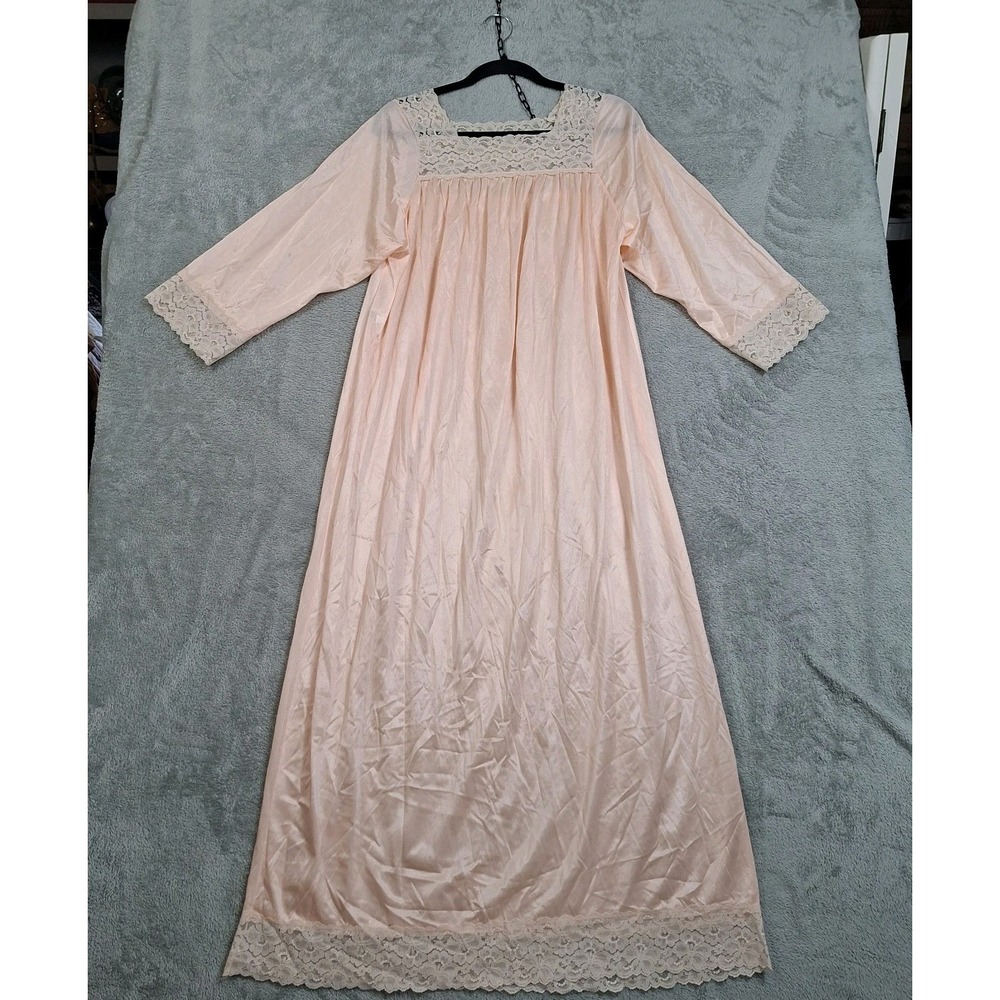 VTG Peach Ecru Nylon Lace Nightgown Medium Lingerie Union Made Cottagecore